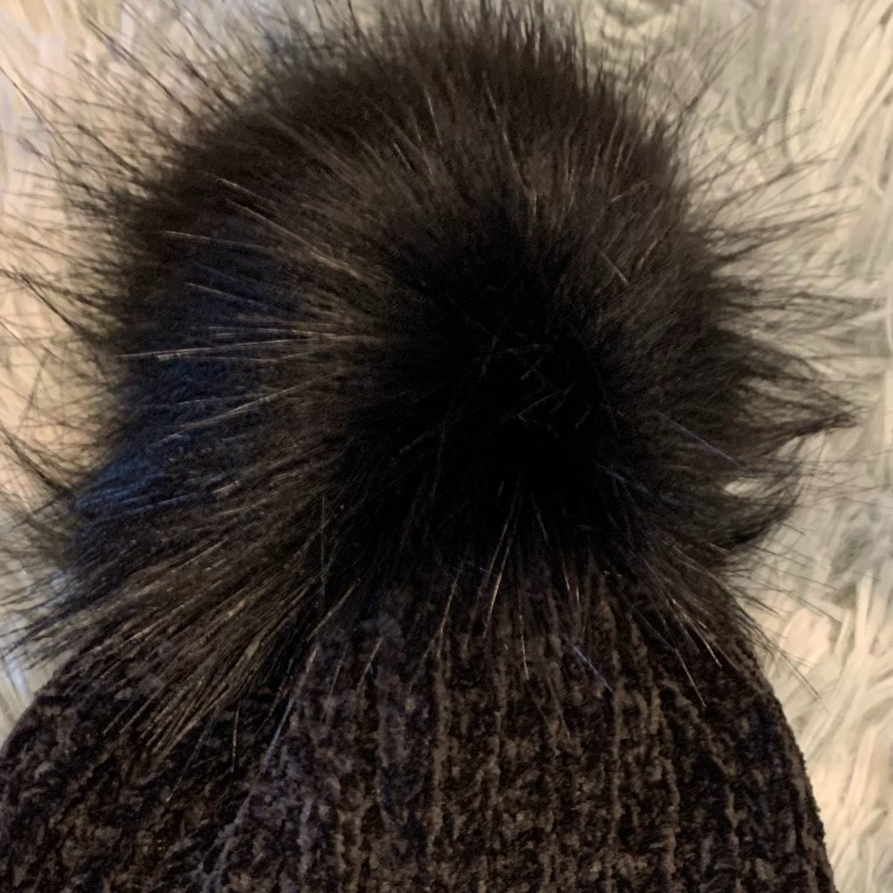 Black Winter Knit Pom Hat Beanie - Picture 4 of 8